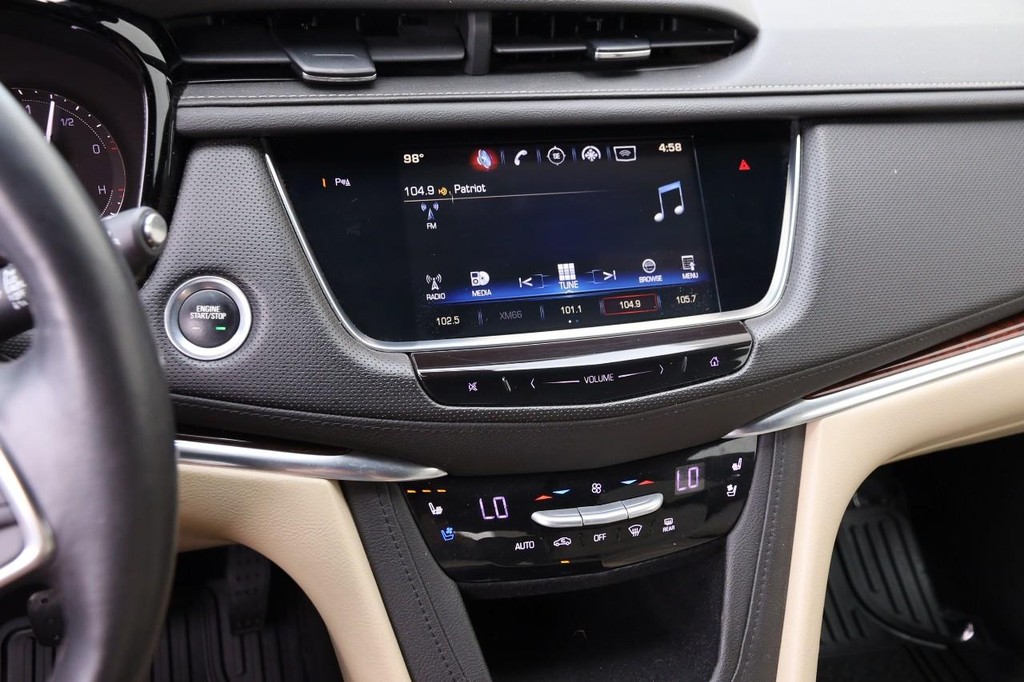 Cadillac XT5 Vehicle Full-screen Gallery Image 15