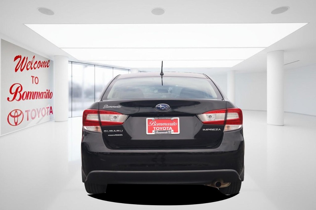Subaru Impreza Vehicle Full-screen Gallery Image 6