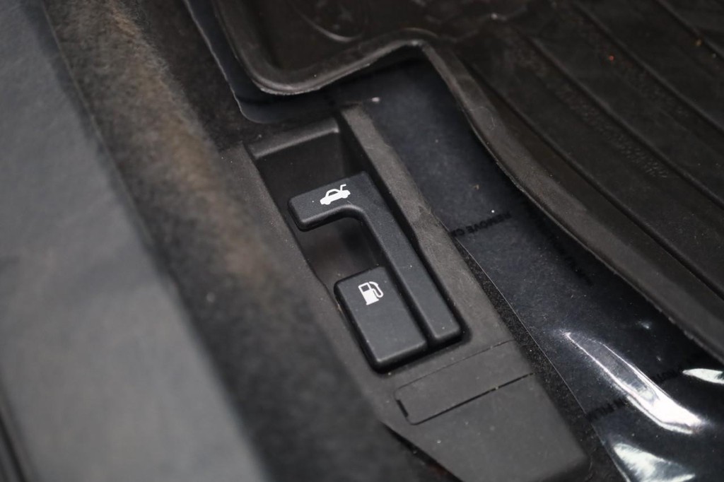 Subaru Impreza Vehicle Full-screen Gallery Image 12