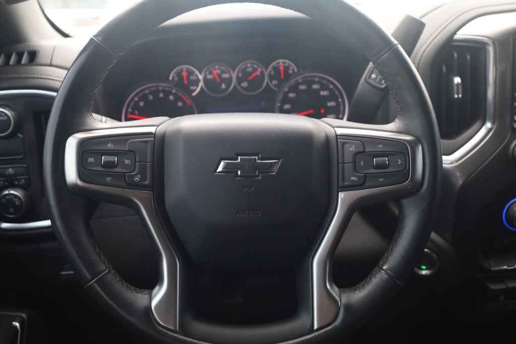 Chevrolet Silverado 1500 Vehicle Full-screen Gallery Image 8