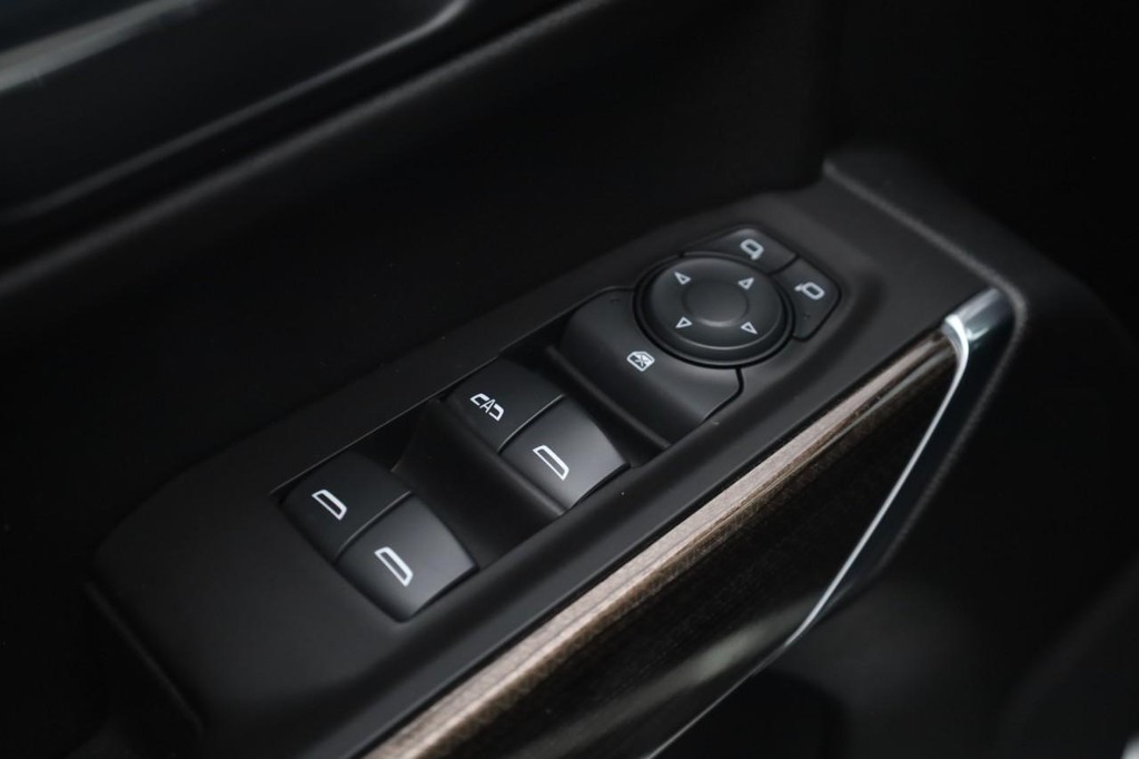 Chevrolet Silverado 1500 Vehicle Full-screen Gallery Image 11