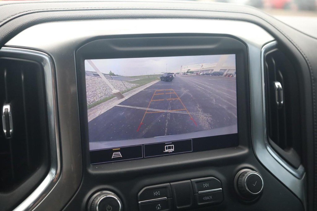 Chevrolet Silverado 1500 Vehicle Full-screen Gallery Image 15