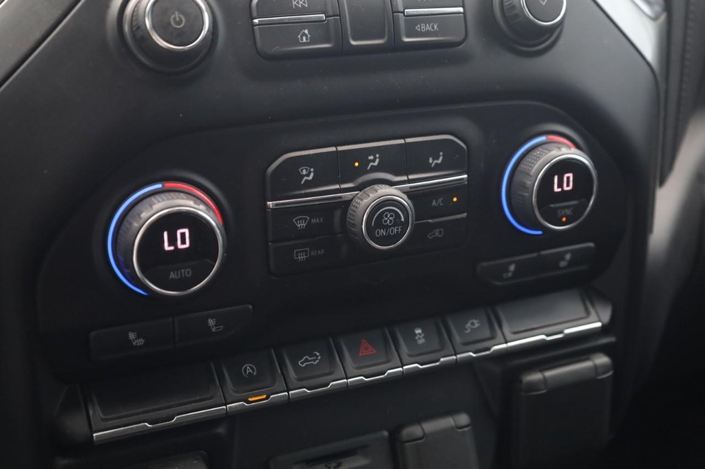 Chevrolet Silverado 1500 Vehicle Full-screen Gallery Image 16