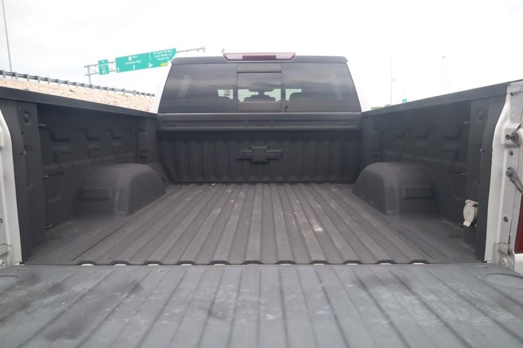 Chevrolet Silverado 1500 Vehicle Full-screen Gallery Image 21