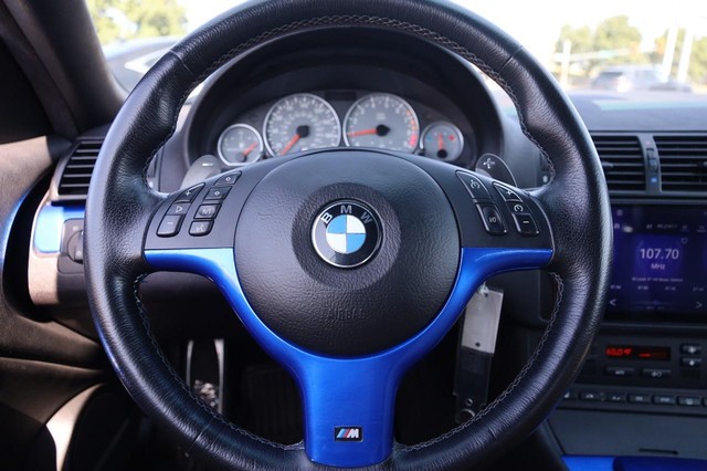 BMW 3 Series Vehicle Full-screen Gallery Image 9