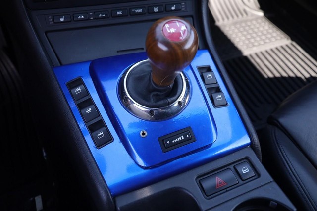 BMW 3 Series Vehicle Full-screen Gallery Image 16