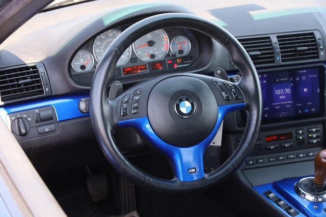 BMW 3 Series Vehicle Full-screen Gallery Image 19