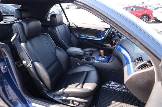 BMW 3 Series Vehicle Full-screen Gallery Image 20