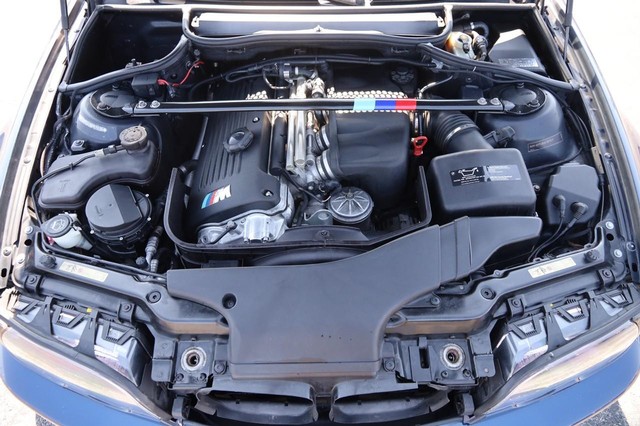 BMW 3 Series Vehicle Full-screen Gallery Image 21
