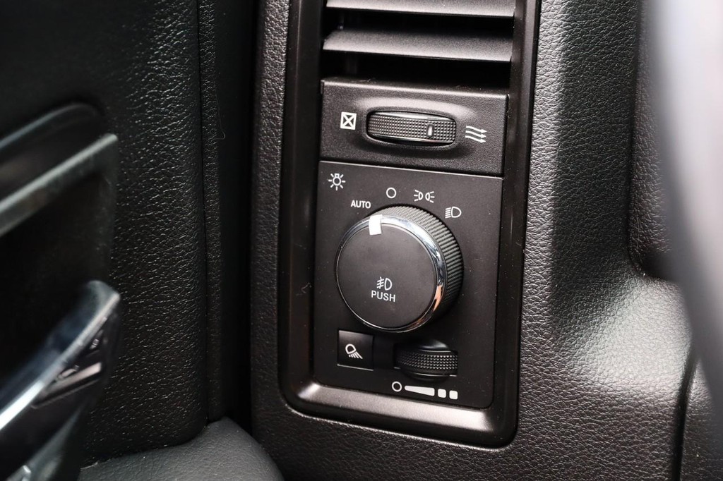 Ram 1500 Vehicle Full-screen Gallery Image 19