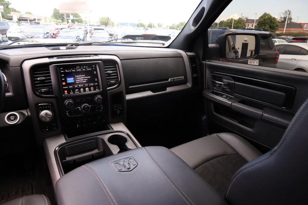Ram 1500 Vehicle Full-screen Gallery Image 24