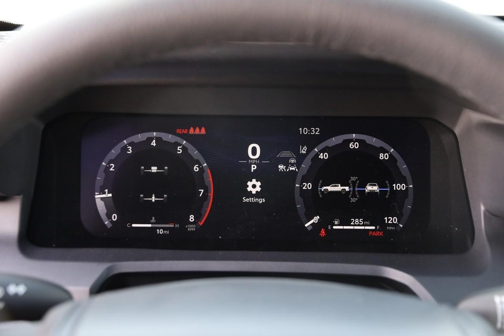 Toyota Tacoma 4WD Vehicle Full-screen Gallery Image 14