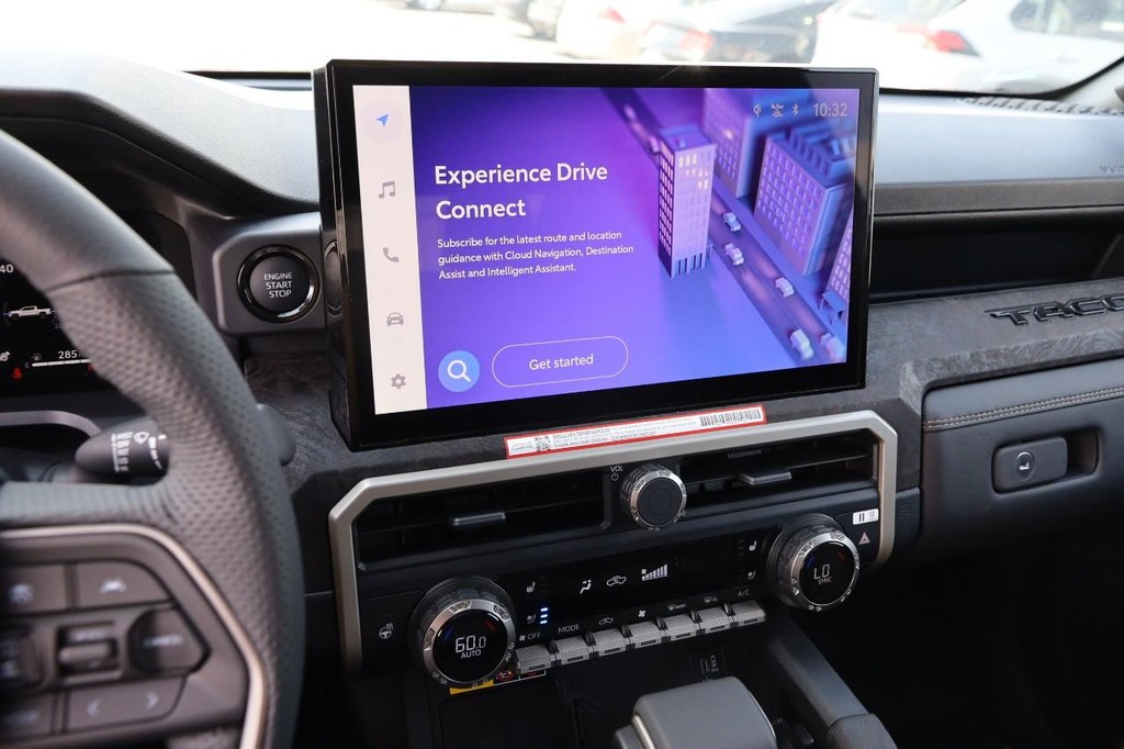 Toyota Tacoma 4WD Vehicle Full-screen Gallery Image 15