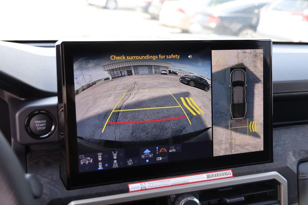 Toyota Tacoma 4WD Vehicle Full-screen Gallery Image 17