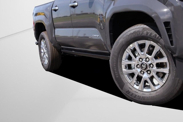 Toyota Tacoma 4WD Vehicle Image 03