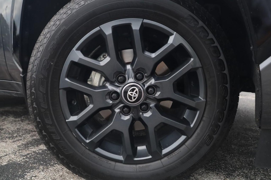 Toyota Sequoia Vehicle Full-screen Gallery Image 2
