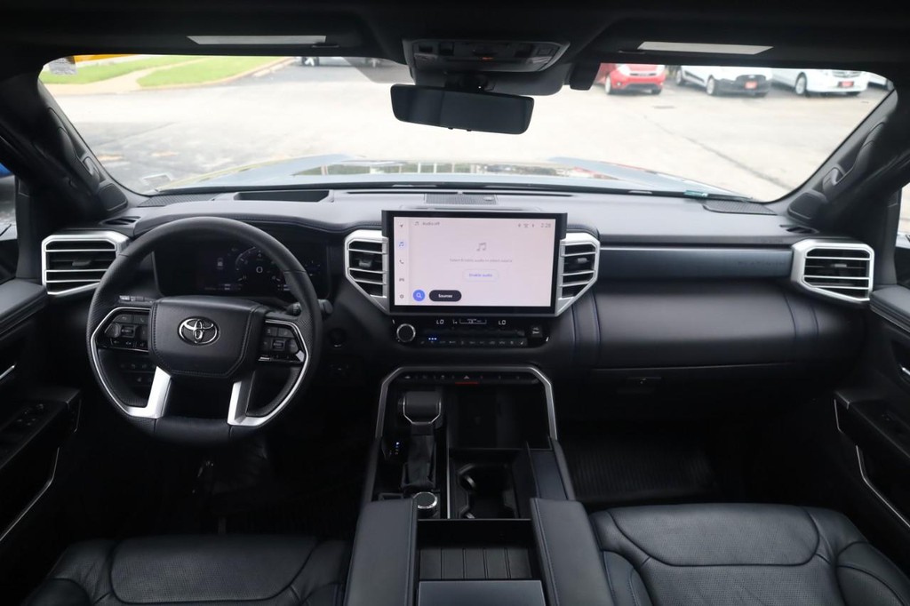 Toyota Sequoia Vehicle Full-screen Gallery Image 6