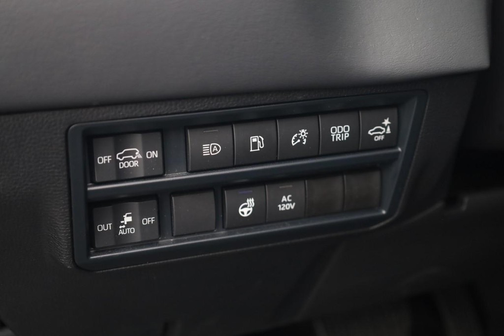 Toyota Sequoia Vehicle Full-screen Gallery Image 12