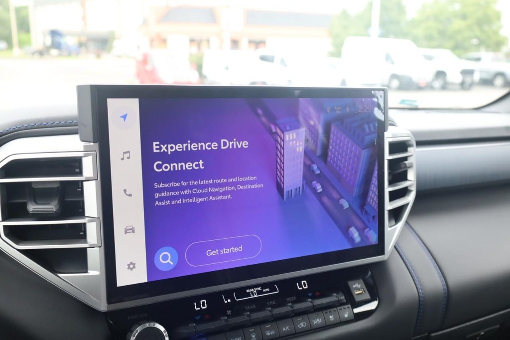 Toyota Sequoia Vehicle Full-screen Gallery Image 14