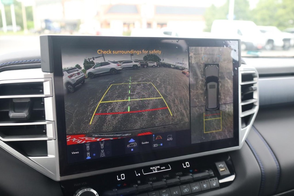 Toyota Sequoia Vehicle Full-screen Gallery Image 15