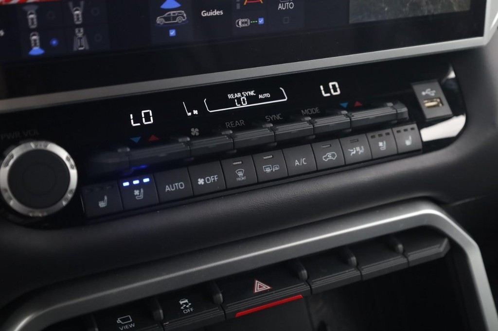 Toyota Sequoia Vehicle Full-screen Gallery Image 16