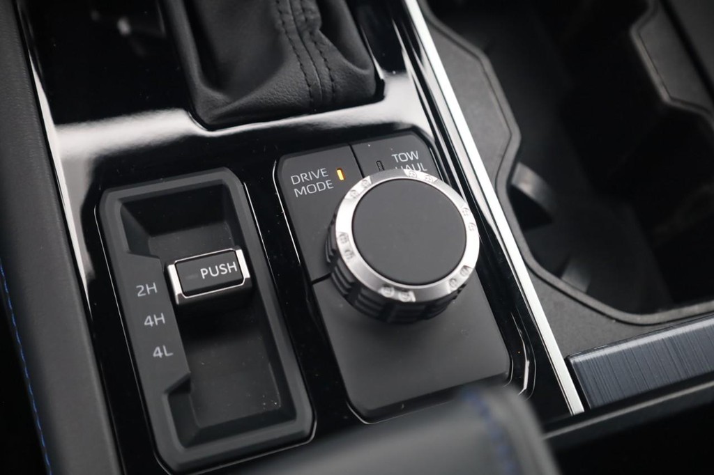Toyota Sequoia Vehicle Full-screen Gallery Image 17