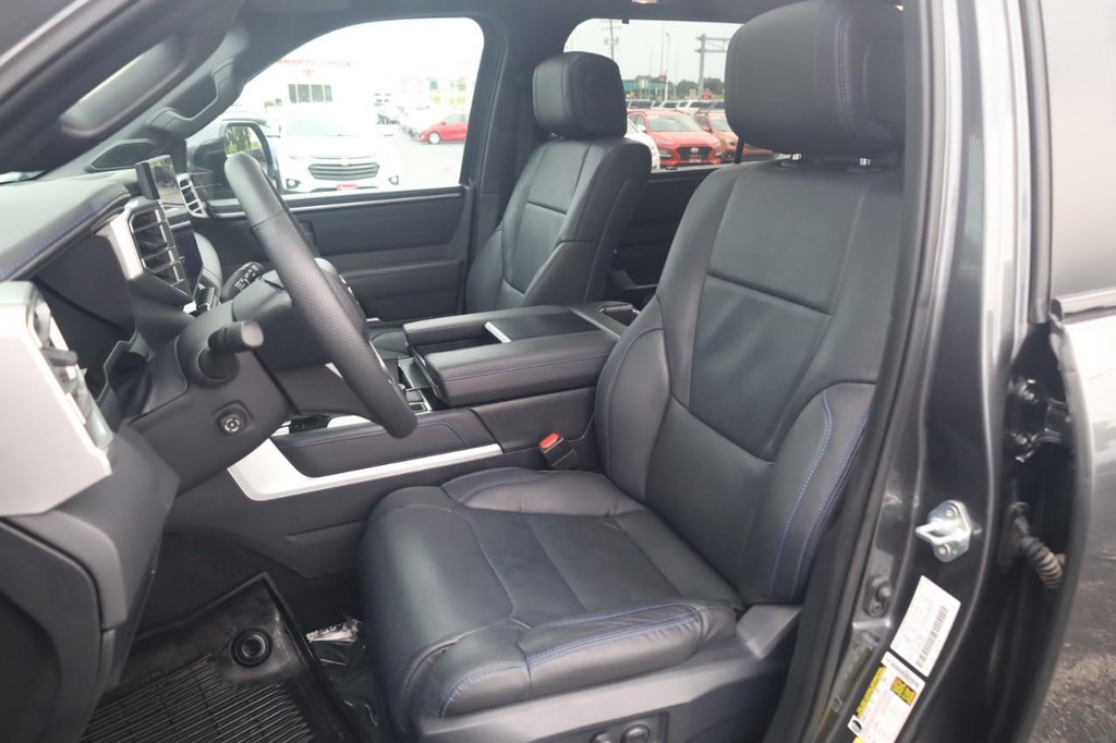 Toyota Sequoia Vehicle Full-screen Gallery Image 19