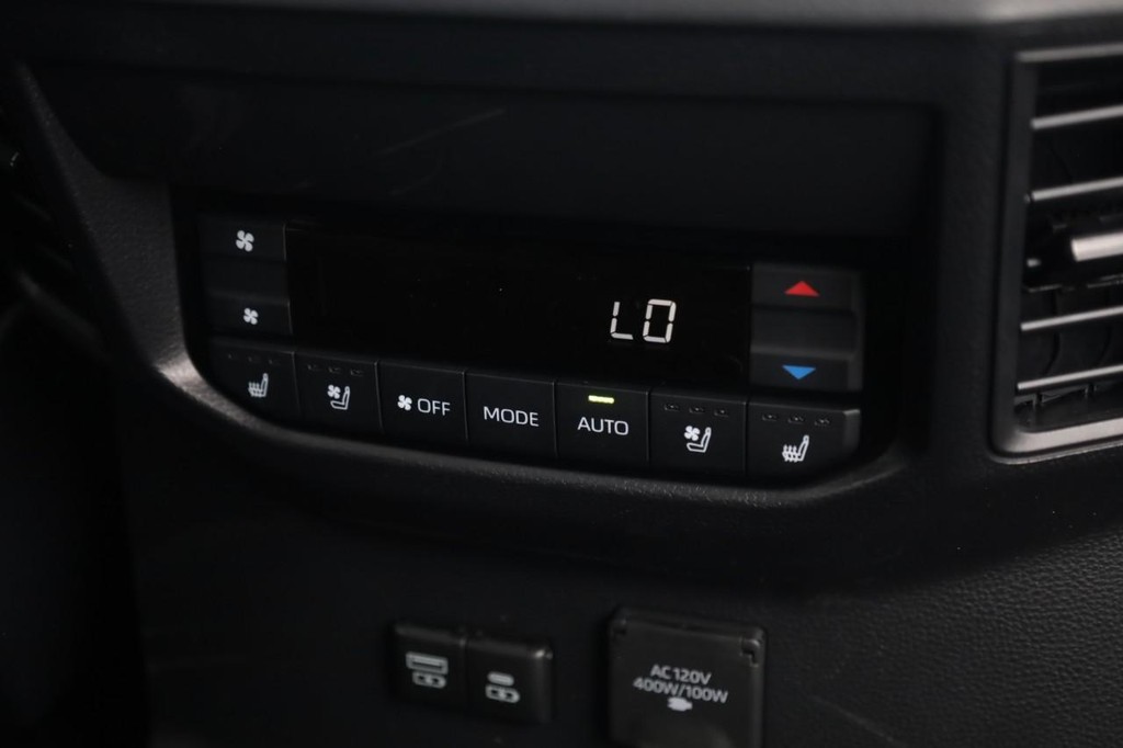 Toyota Sequoia Vehicle Full-screen Gallery Image 22