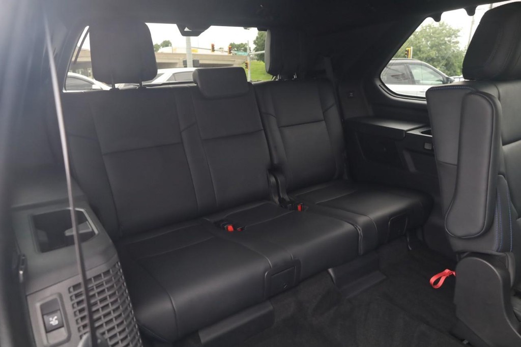 Toyota Sequoia Vehicle Full-screen Gallery Image 25