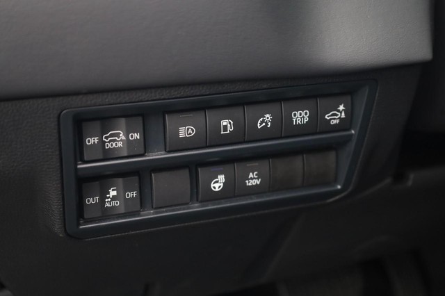 Toyota Sequoia Vehicle Image 12