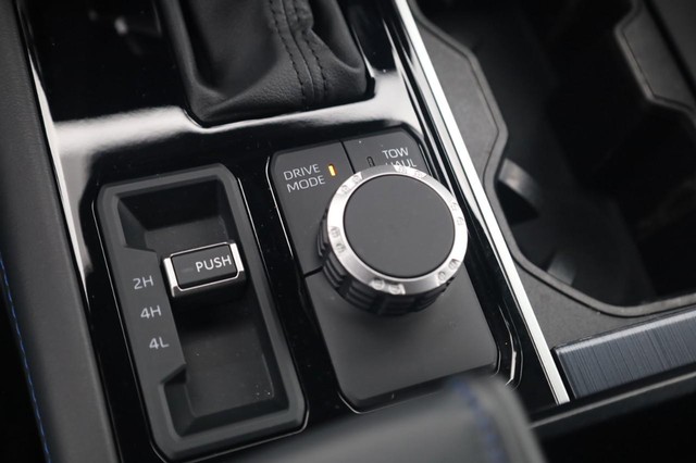 Toyota Sequoia Vehicle Image 17