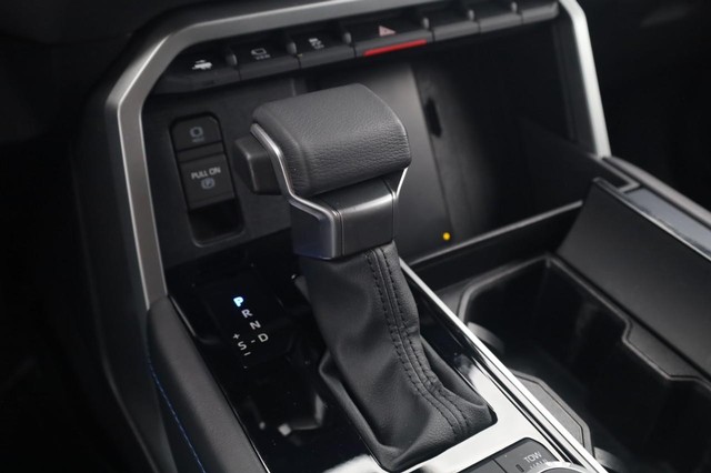 Toyota Sequoia Vehicle Image 18