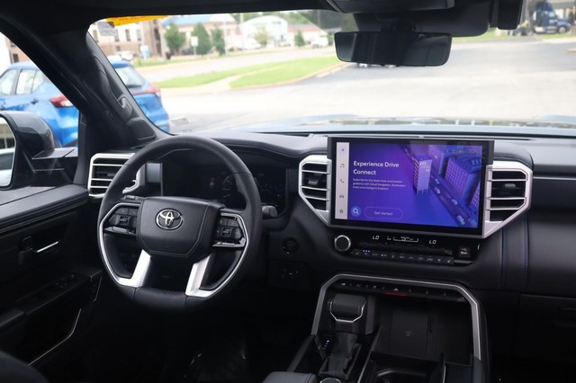 Toyota Sequoia Vehicle Image 24