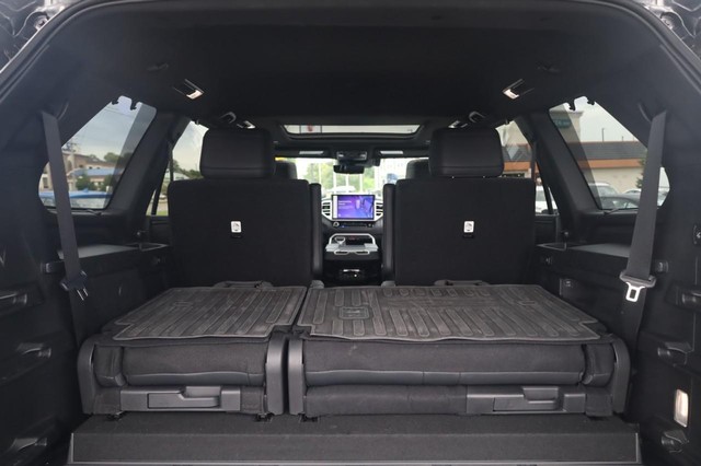 Toyota Sequoia Vehicle Image 27