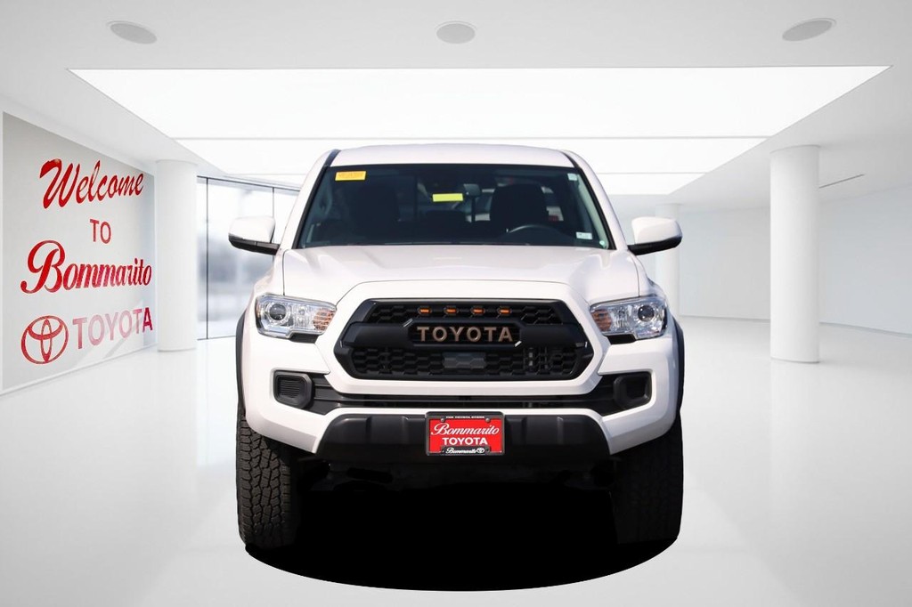 Toyota Tacoma 4WD Vehicle Full-screen Gallery Image 4
