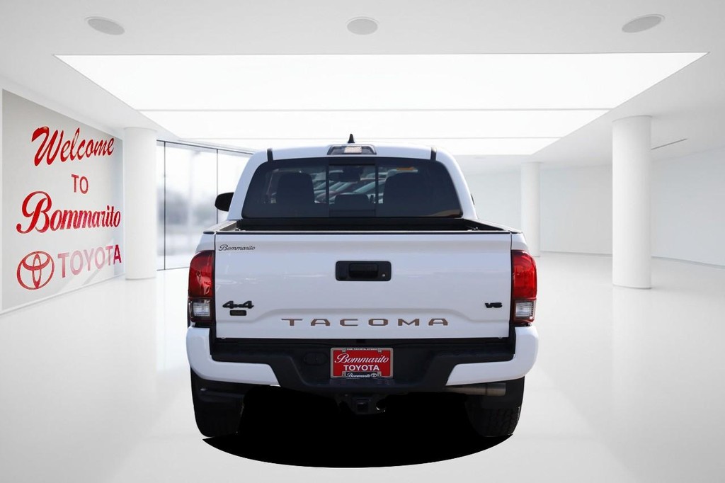 Toyota Tacoma 4WD Vehicle Full-screen Gallery Image 6