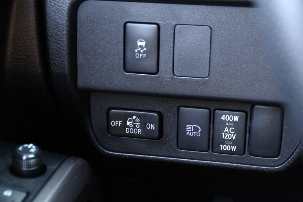 Toyota Tacoma 4WD Vehicle Full-screen Gallery Image 18