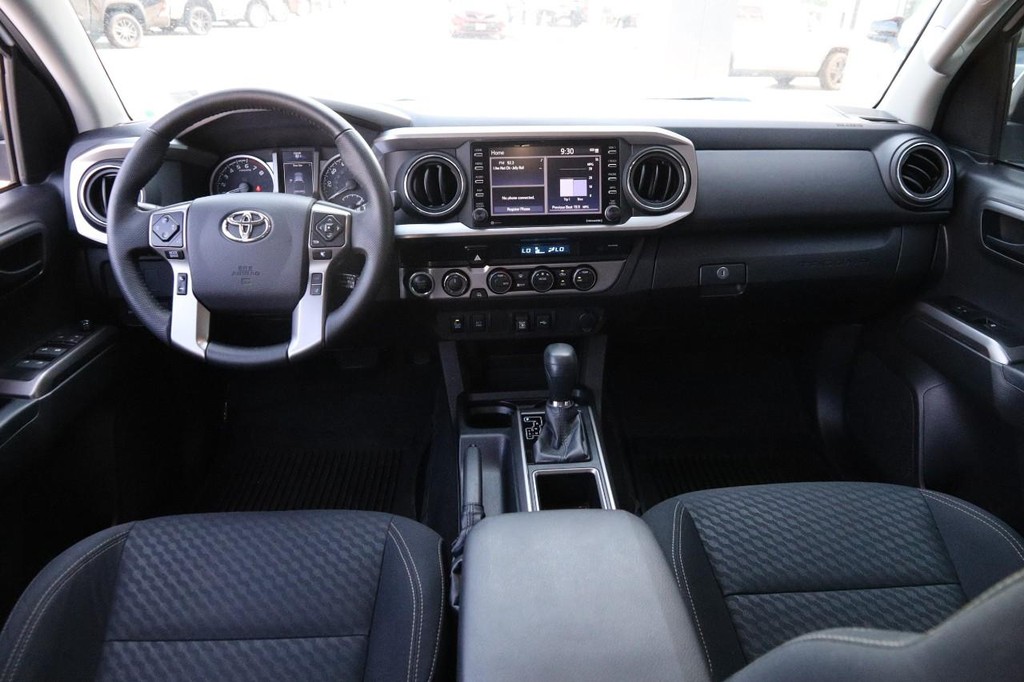 Toyota Tacoma 4WD Vehicle Full-screen Gallery Image 19