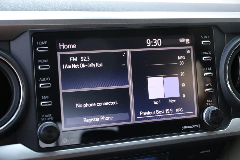 Toyota Tacoma 4WD Vehicle Full-screen Gallery Image 23