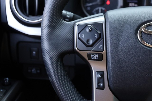 Toyota Tacoma 4WD Vehicle Image 11