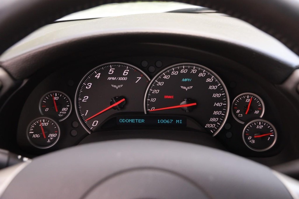 Chevrolet Corvette Vehicle Full-screen Gallery Image 15