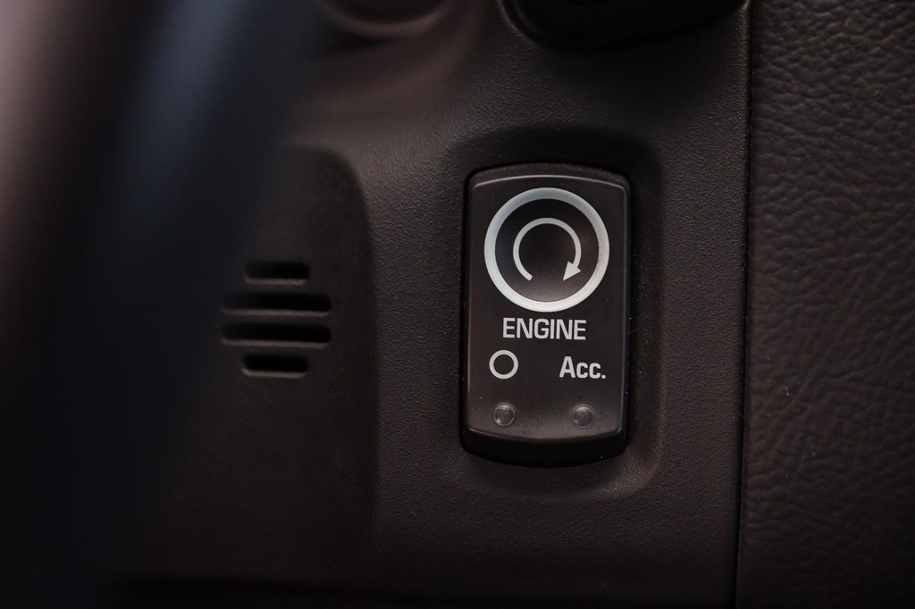 Chevrolet Corvette Vehicle Full-screen Gallery Image 16