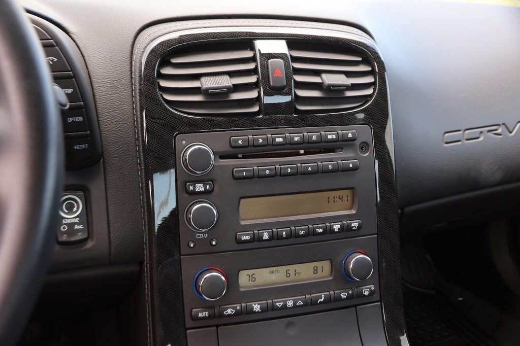 Chevrolet Corvette Vehicle Full-screen Gallery Image 18