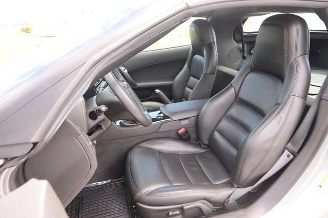 Chevrolet Corvette Vehicle Image 11