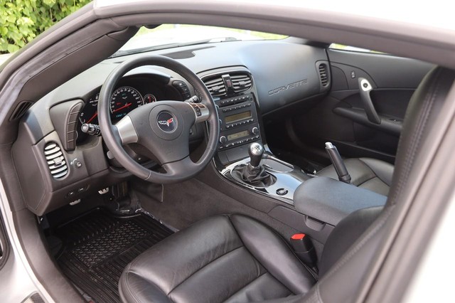 Chevrolet Corvette Vehicle Image 12
