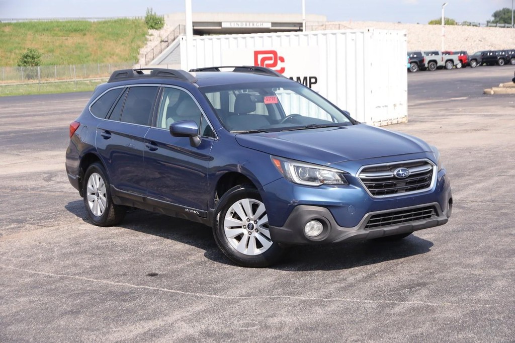 Subaru Outback Vehicle Full-screen Gallery Image 2