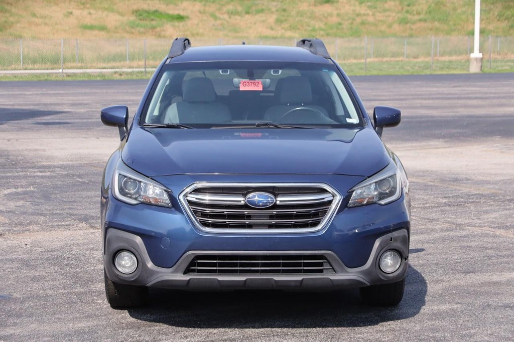 Subaru Outback Vehicle Full-screen Gallery Image 4
