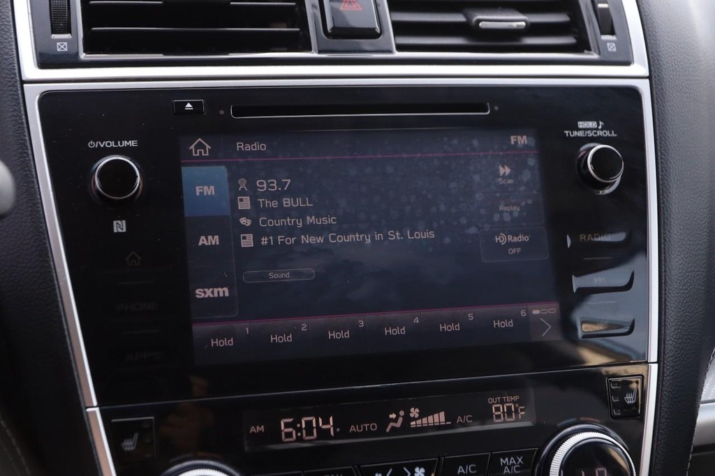 Subaru Outback Vehicle Full-screen Gallery Image 15