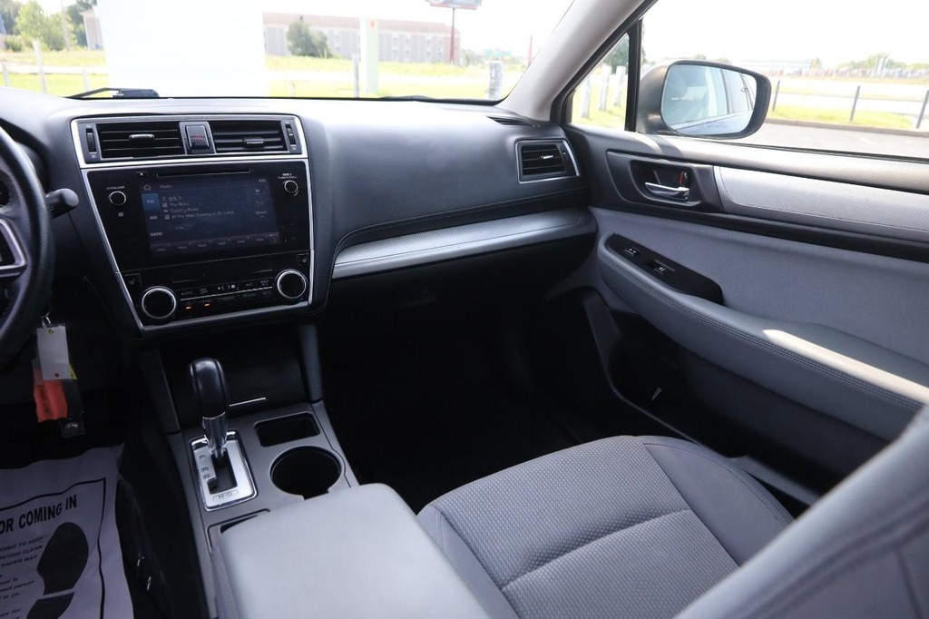 Subaru Outback Vehicle Full-screen Gallery Image 39