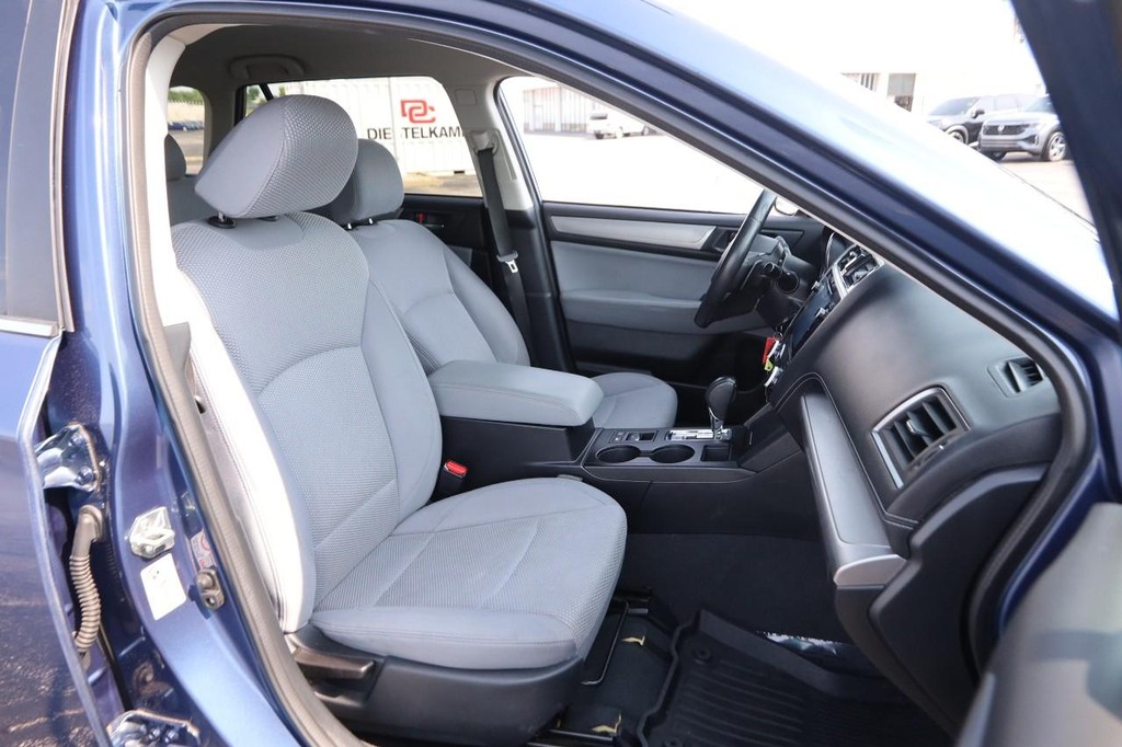Subaru Outback Vehicle Full-screen Gallery Image 40